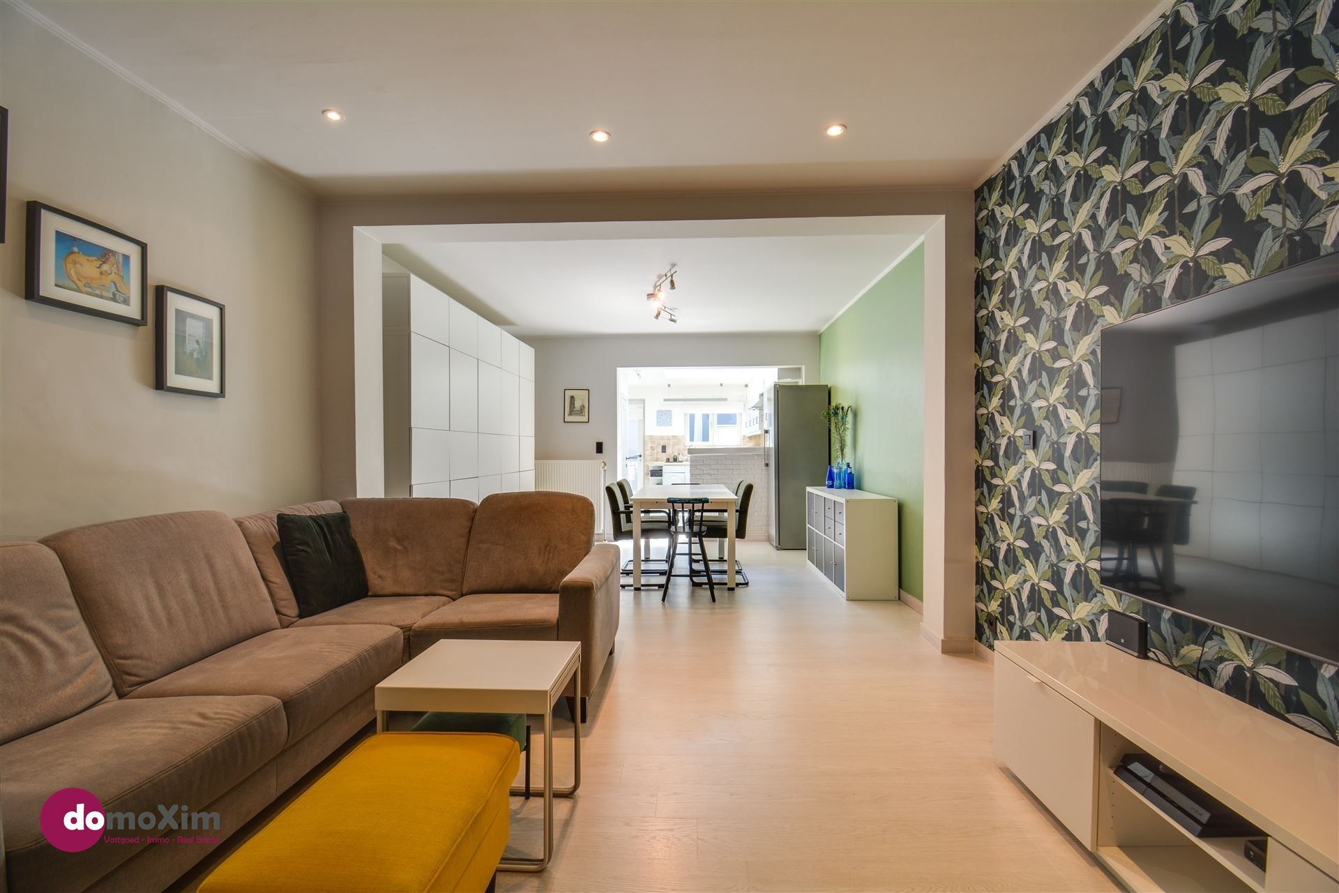 Verrassend ruime & stijlvol gerenoveerde rijwoning in hartje Muizen foto 3