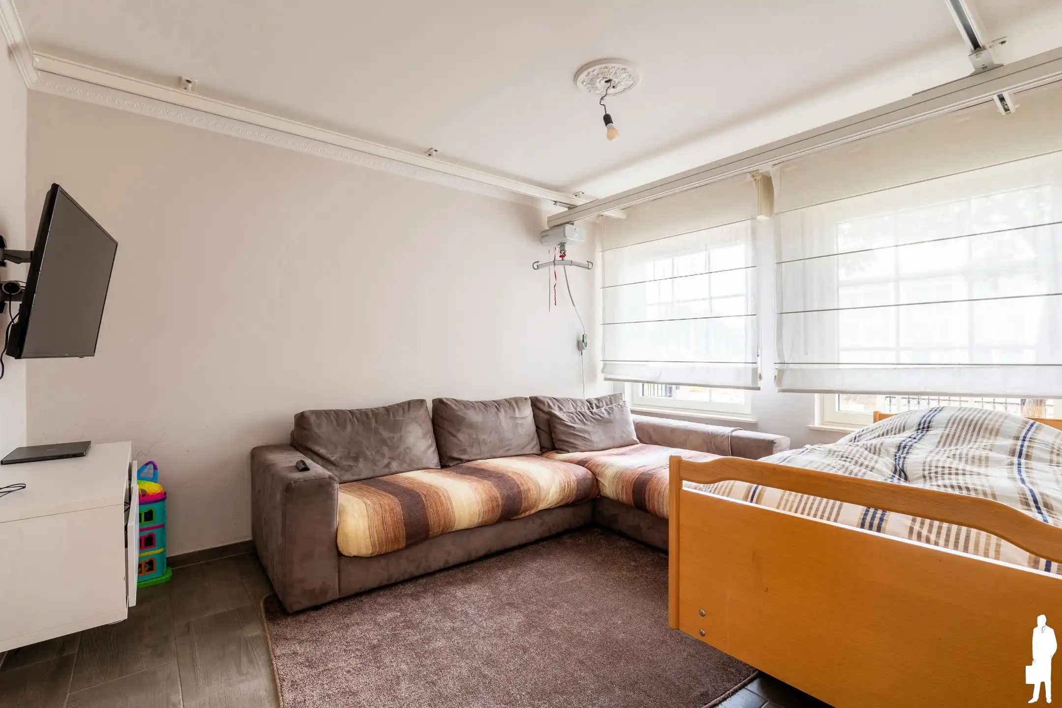 Ruime woning met 6 slpks. en grote kelder nabij Nederland foto 9