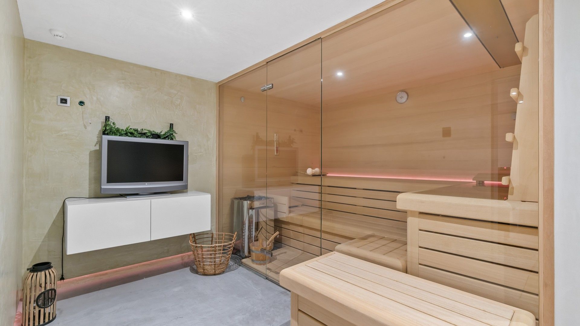 Energiezuinige woning met 4 slpkrs, zwembad en wellness in As foto 3