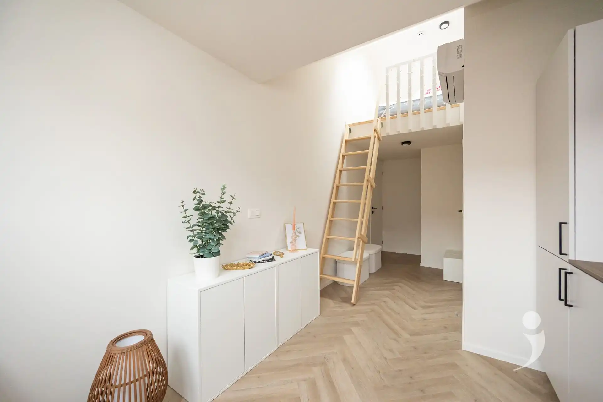 High-end studentenkamer in centrum Leuven foto {{pictureIndex}}