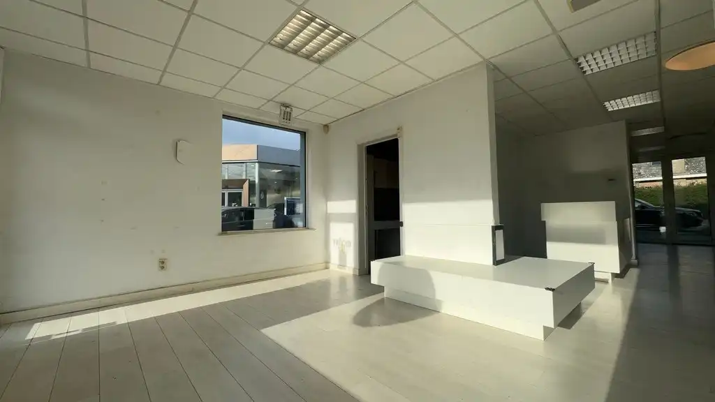 Commercieel gelegen handelspand te koop in Deinze (Astene) foto 11