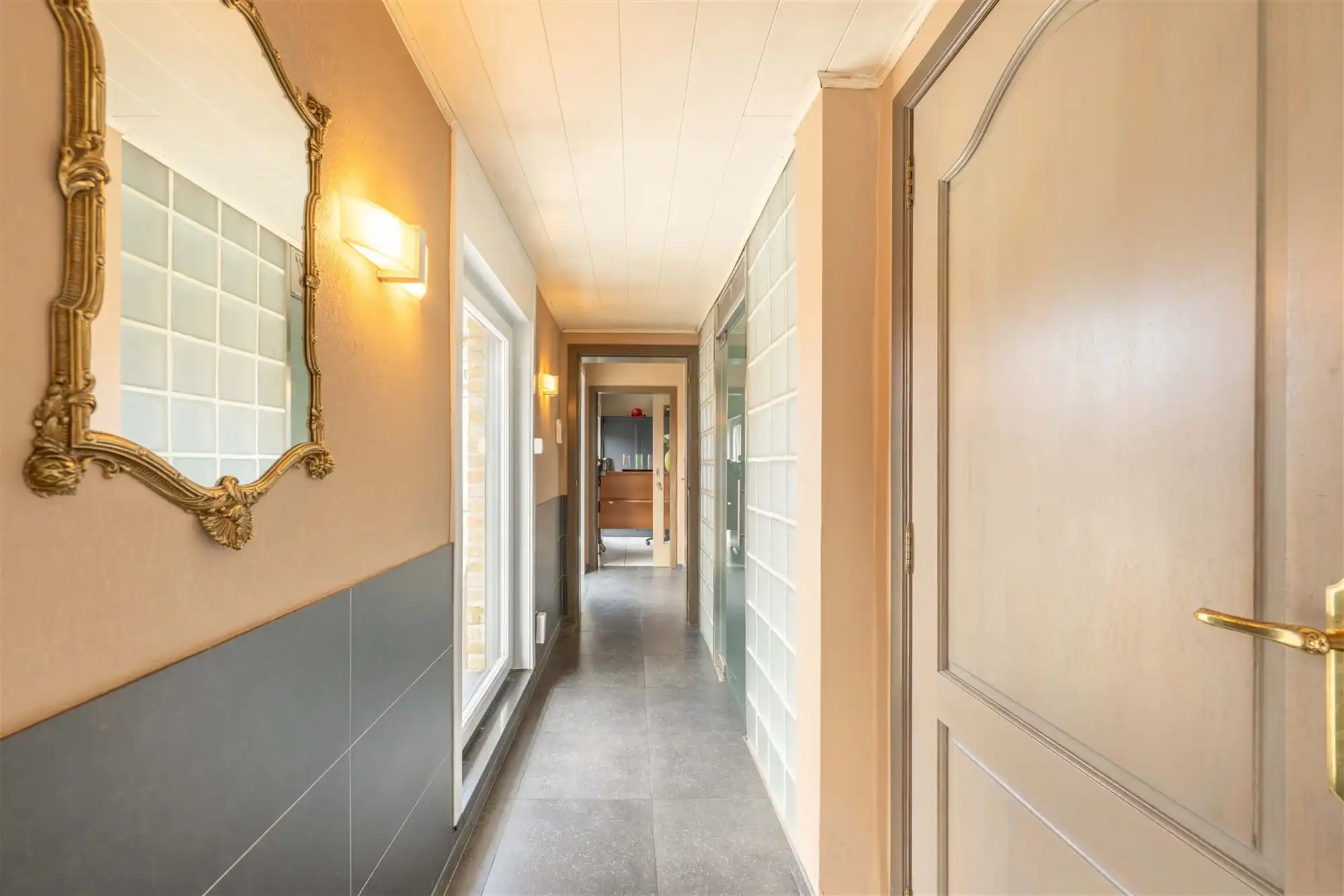 Woning met loods foto 12