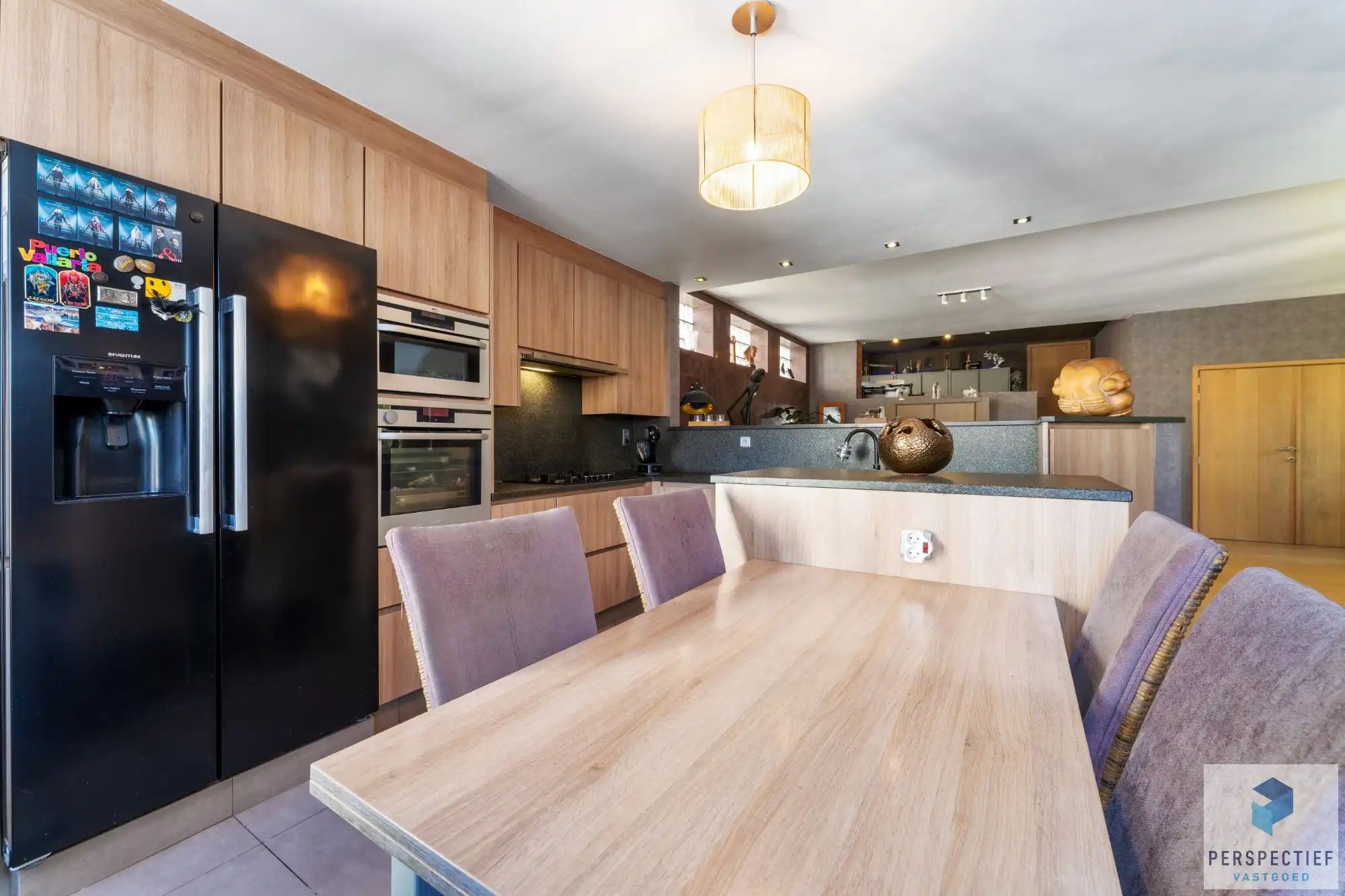 Ruime, instapklare woning met 4 slaapkamers, garage en magazijn op 970 m² foto 14