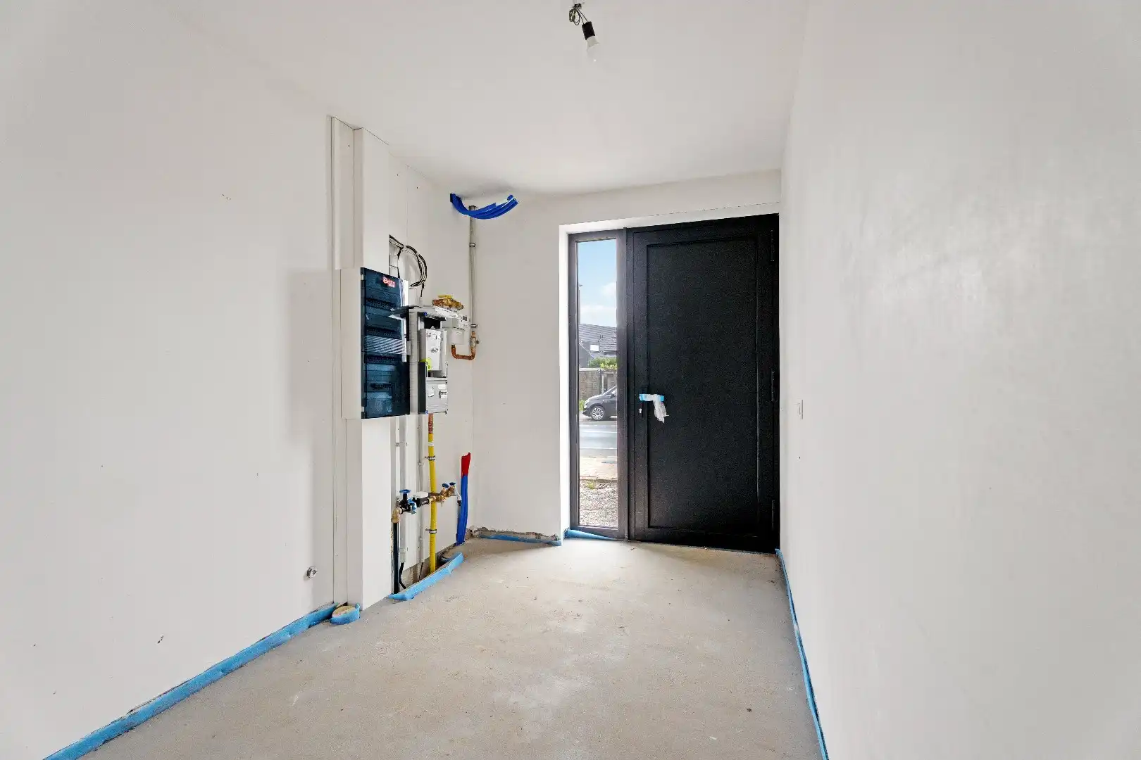 RUIME HALF OPEN NIEUWBOUWWONING MET 4 SLPKS | TUIN | GARAGE foto 3