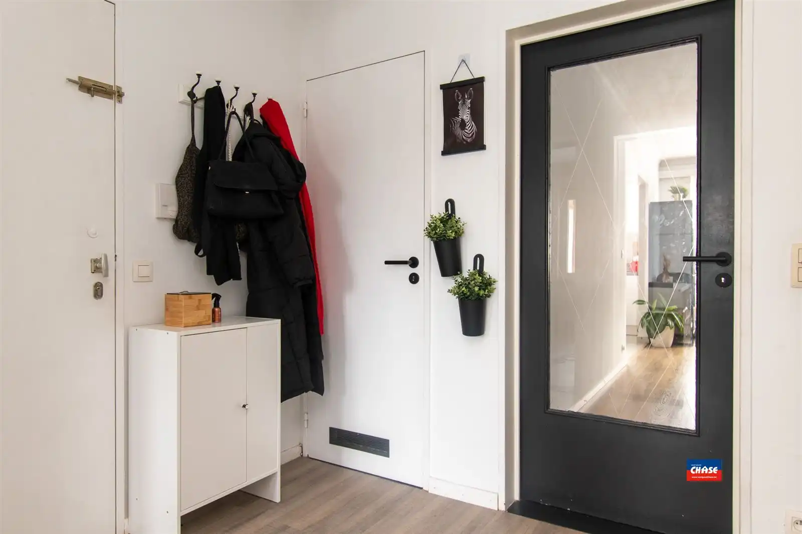 Instapklaar 2-slaapkamer appartement met terras foto 15