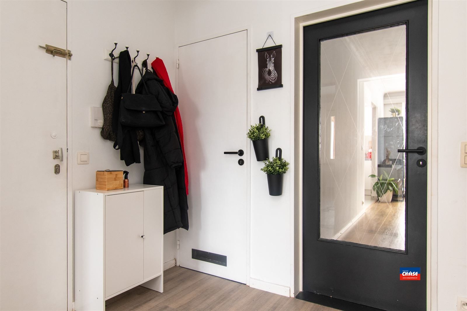 Instapklaar 2-slaapkamer appartement met terras foto 15