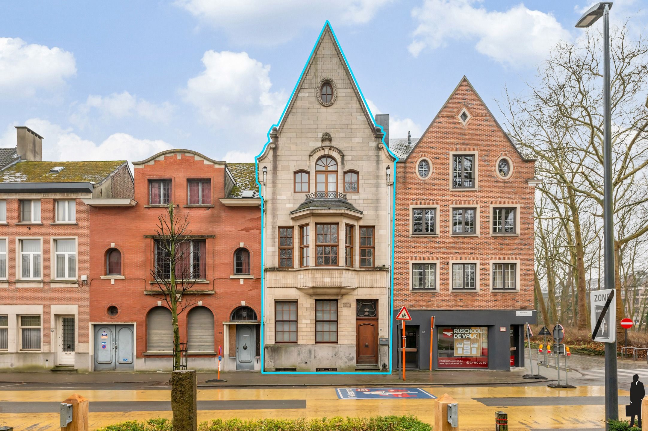 Unieke herenwoning met 4 slk en tuin op een top ligging te Lier. foto {{pictureIndex}}