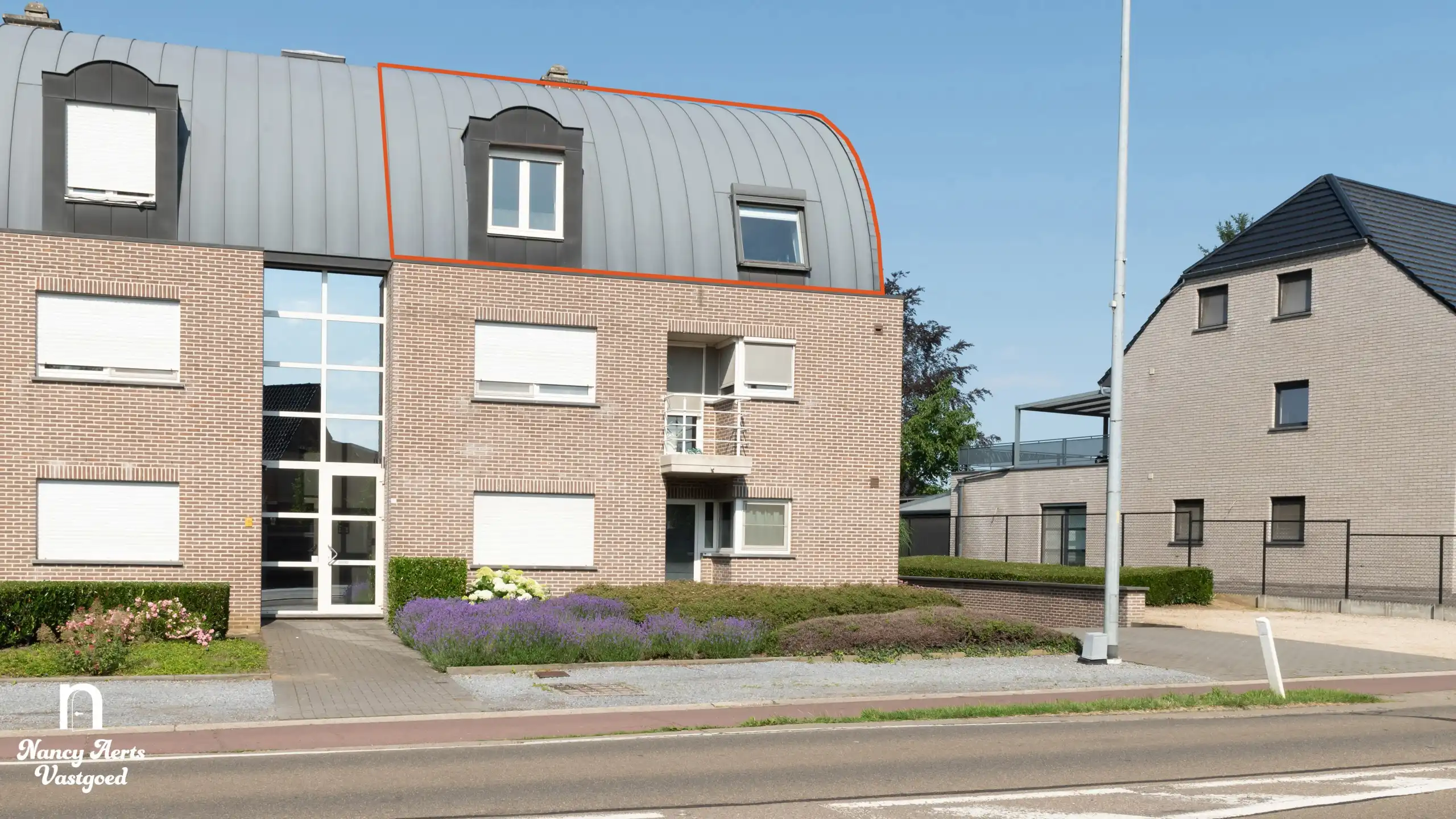 Ruim appartement met terras en kelderberging op toplocatie foto 2