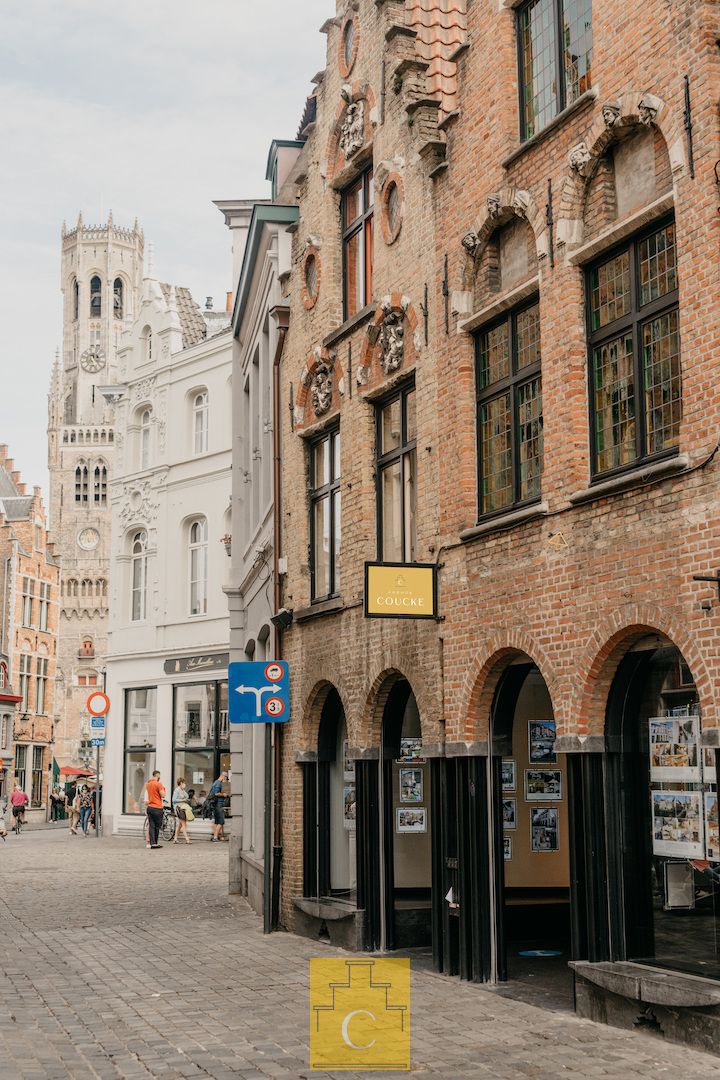 handelshuis op toplocatie vlakbij de Markt, dubbele 17e eeuwse trapgevel, knappe winkel/kantoor, 2 cosy appartementen met 2 à 3 slaapkamers, terras foto 28