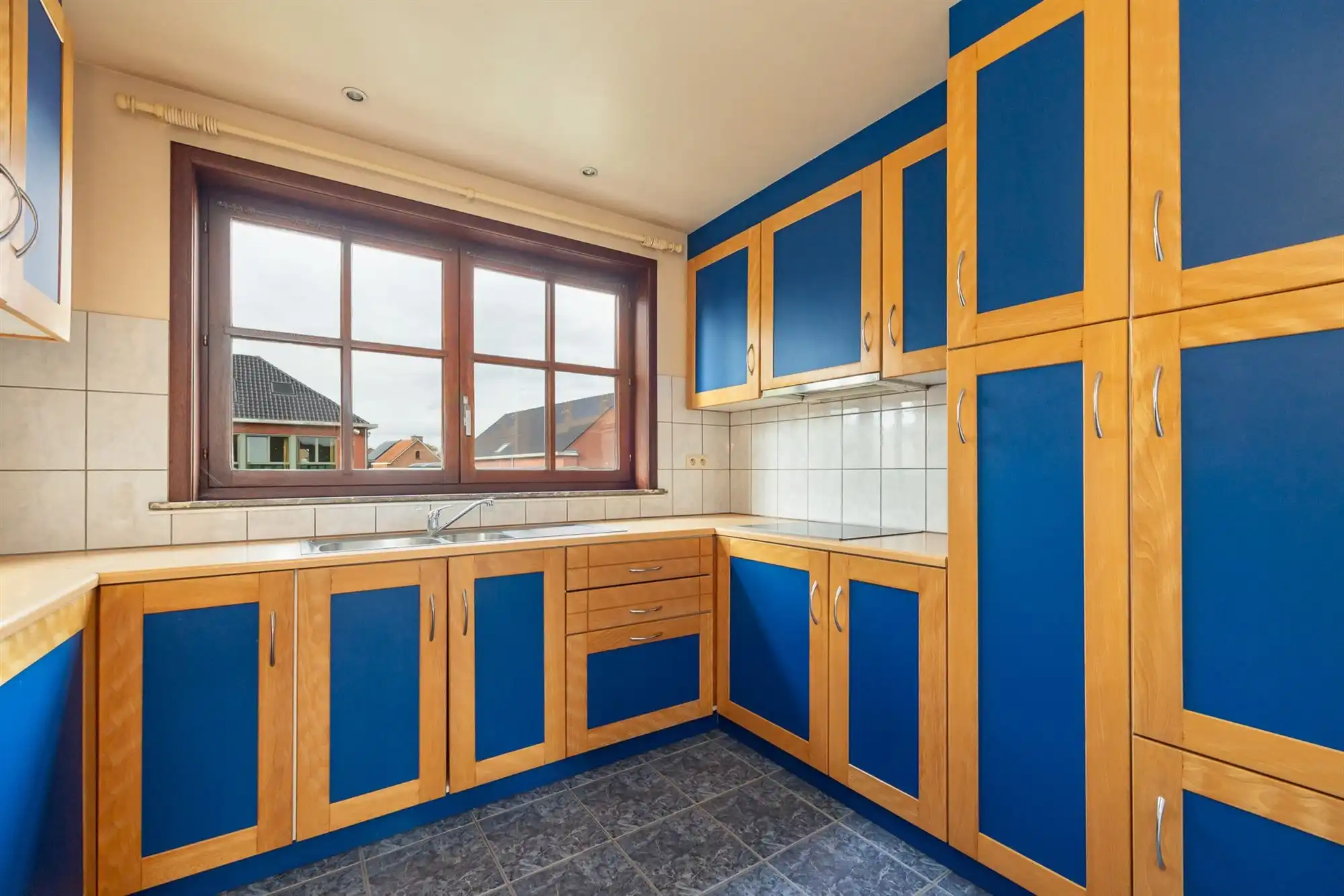 Ruime woonst, polyvalente ruimte, studio en garage foto 17