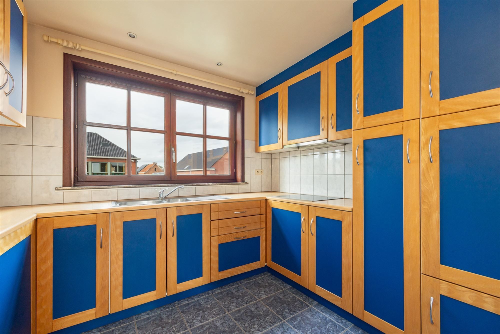 Ruime woonst, polyvalente ruimte, studio en garage foto 17