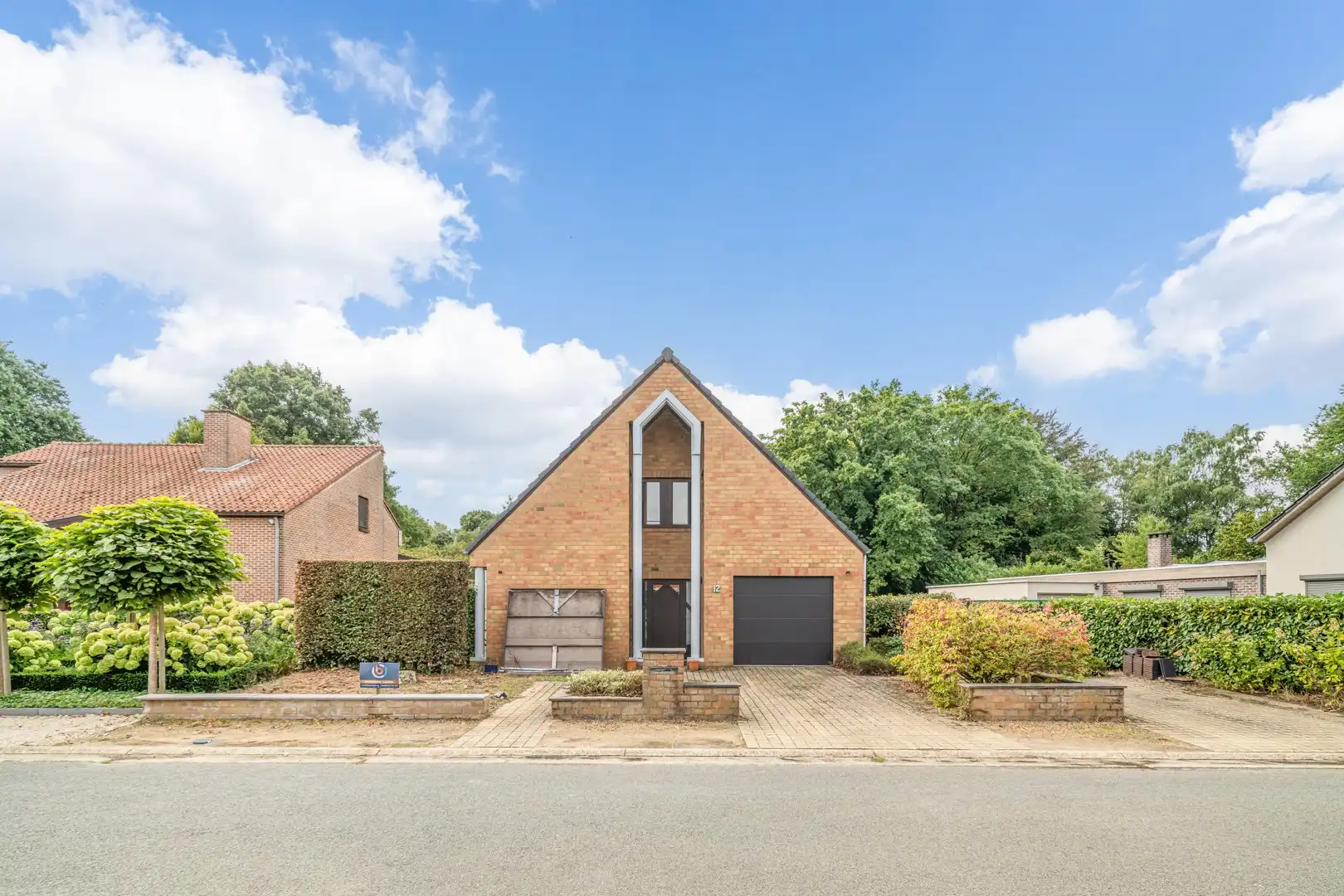 🏡 Ruime gezinswoning op toplocatie in het centrum van Helchteren foto {{pictureIndex}}