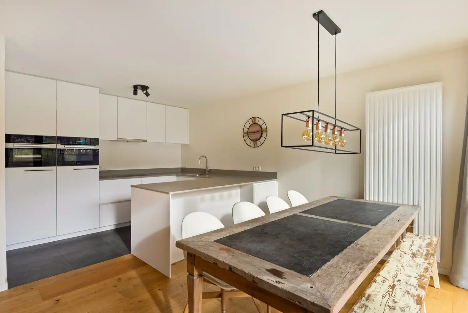 Instapklaar gelijkvloersappartement met 3 slaapkamers en een tuin in Wijnegem! foto 3