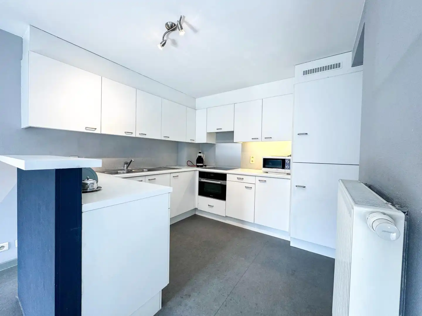 Zeer ruim duplexappartement met 2 slaapkamers en grote zolder foto 9