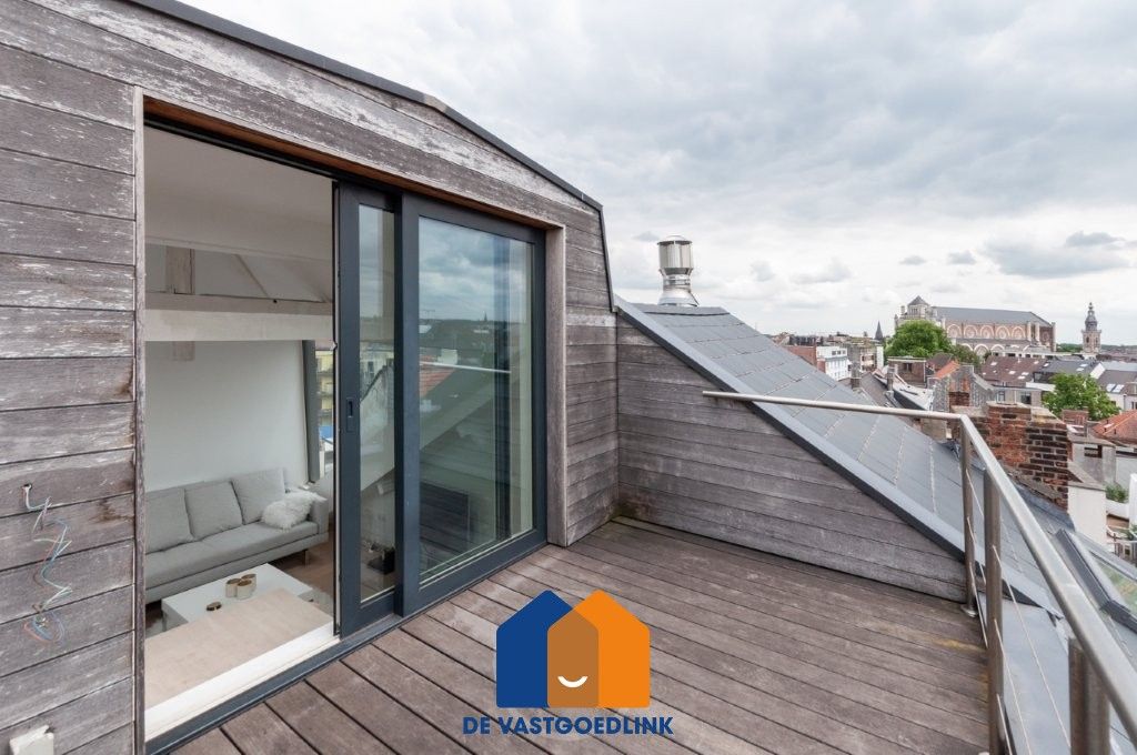 Bemeubelde loft met fenomenaal zicht over Gent foto 10