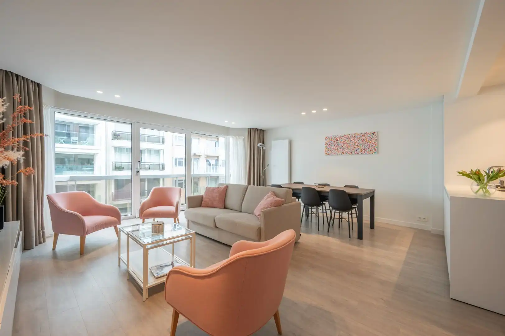 Instapklaar 3-slaapkamerappartement met zijdelings zeezicht foto 5