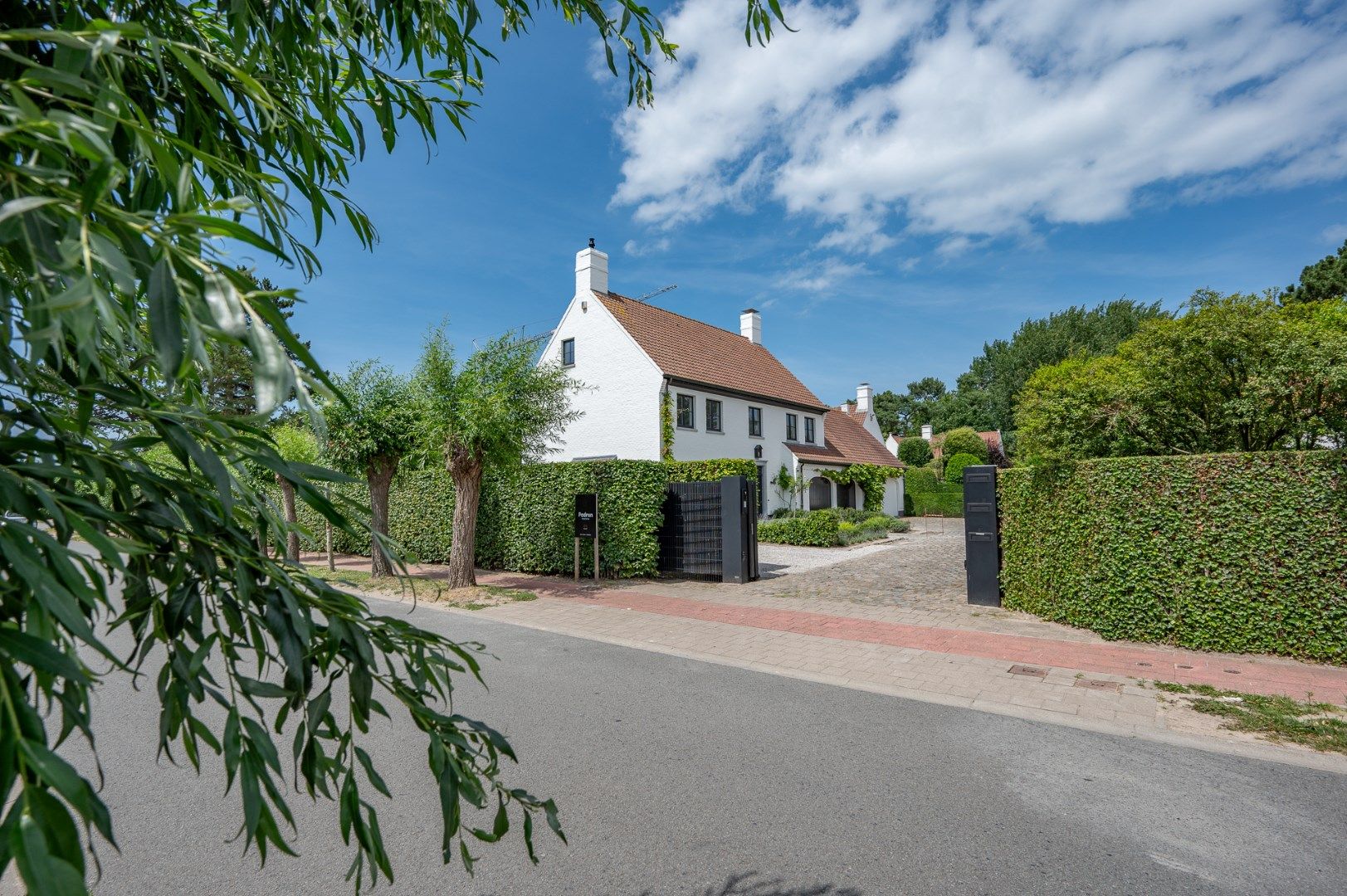 Magnifieke villa met zuidwest gerichte tuin, gerenoveerd 2024 foto 3