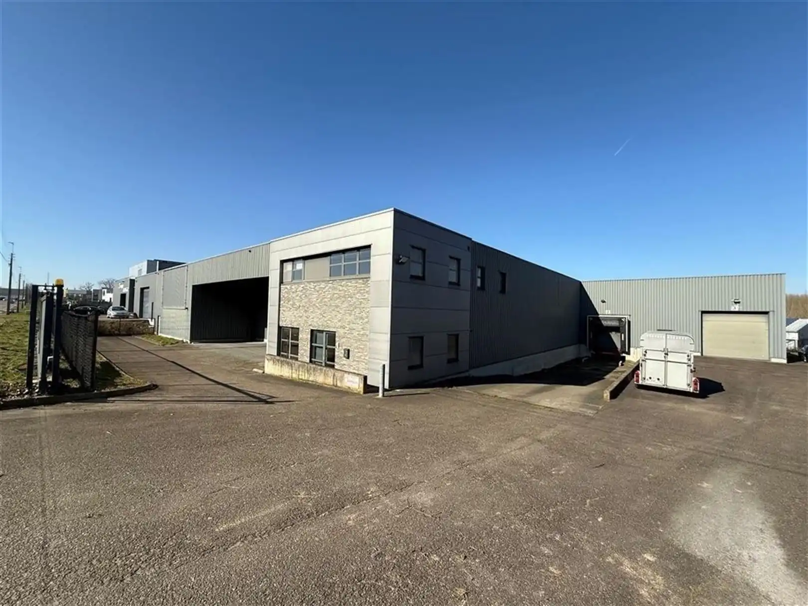 Polyvalent bedrijfsgebouw foto 2