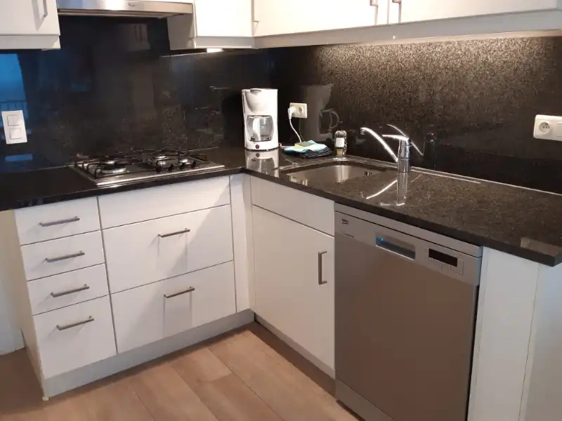 Mooi gerenoveerd 2-slaapkamer-appartement  met zeezicht. foto 3