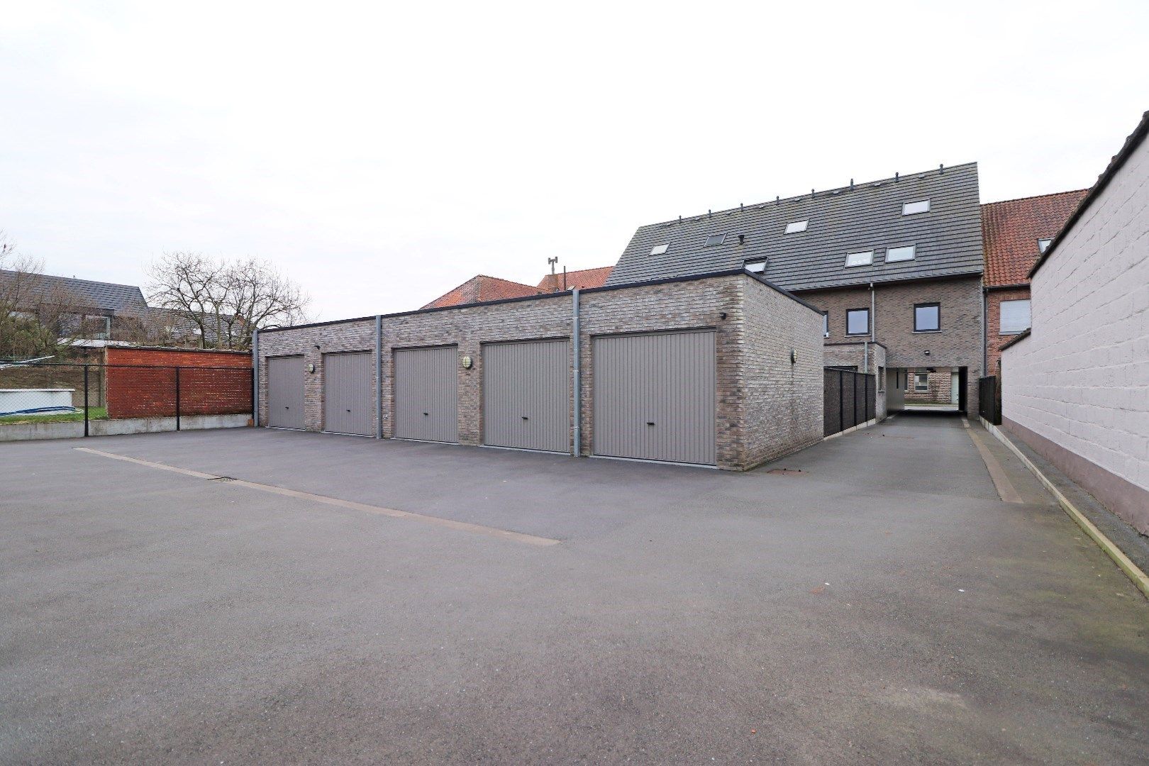 Hedendaags appartement met garage foto 6