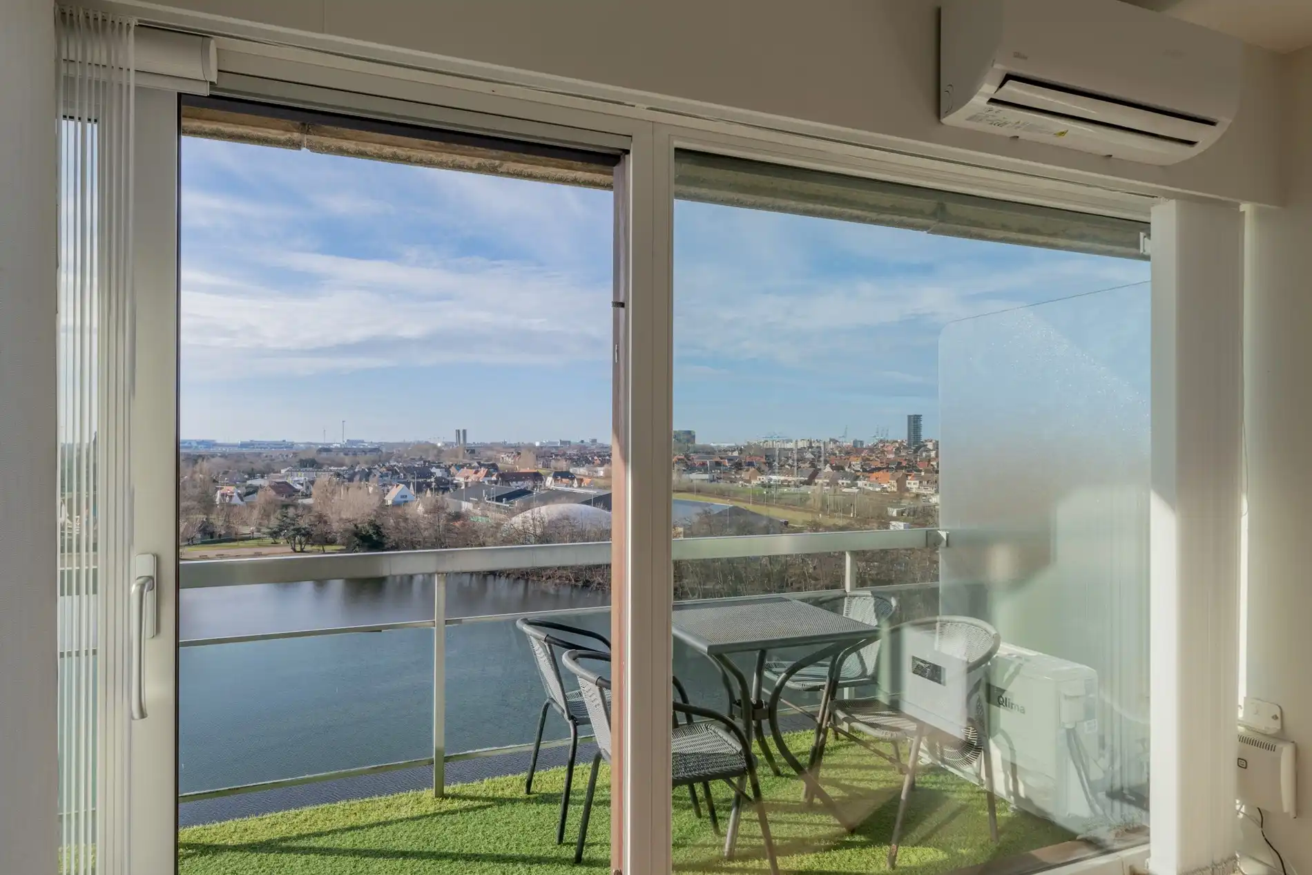 Appartement met breed zonneterras te Heist-Duinbergen foto 8