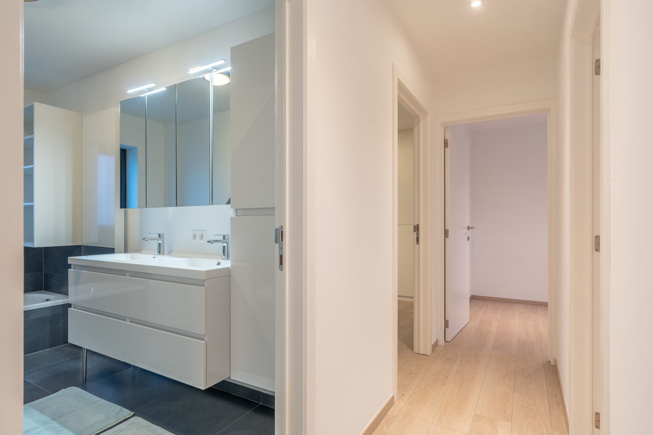 Ruim energiezuinig duplexapp met garagebox te Oud-Turnhout foto 11