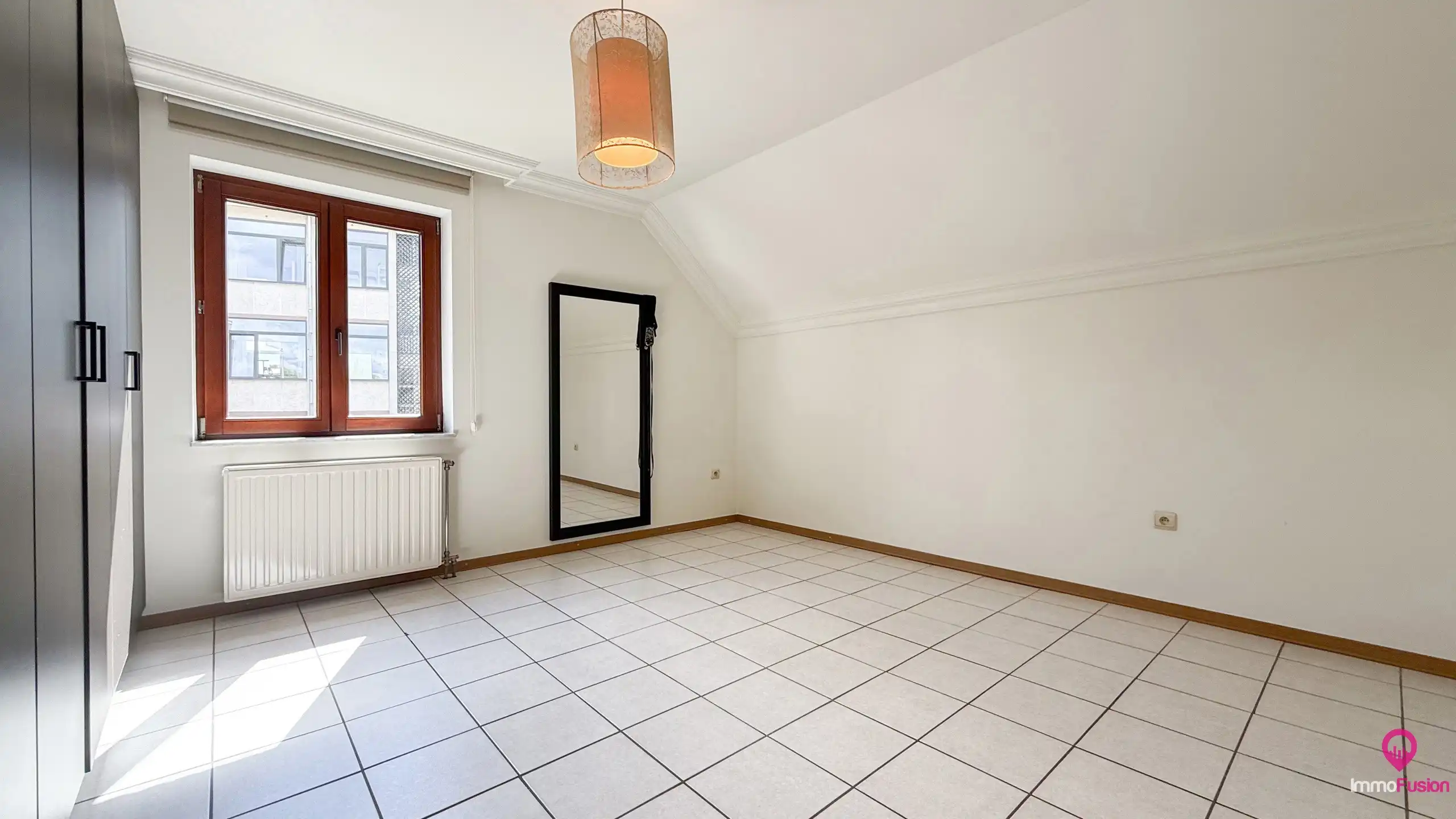 Ruime gezinswoning met 4 slpk, zonnepanelen en grote tuin! foto 33