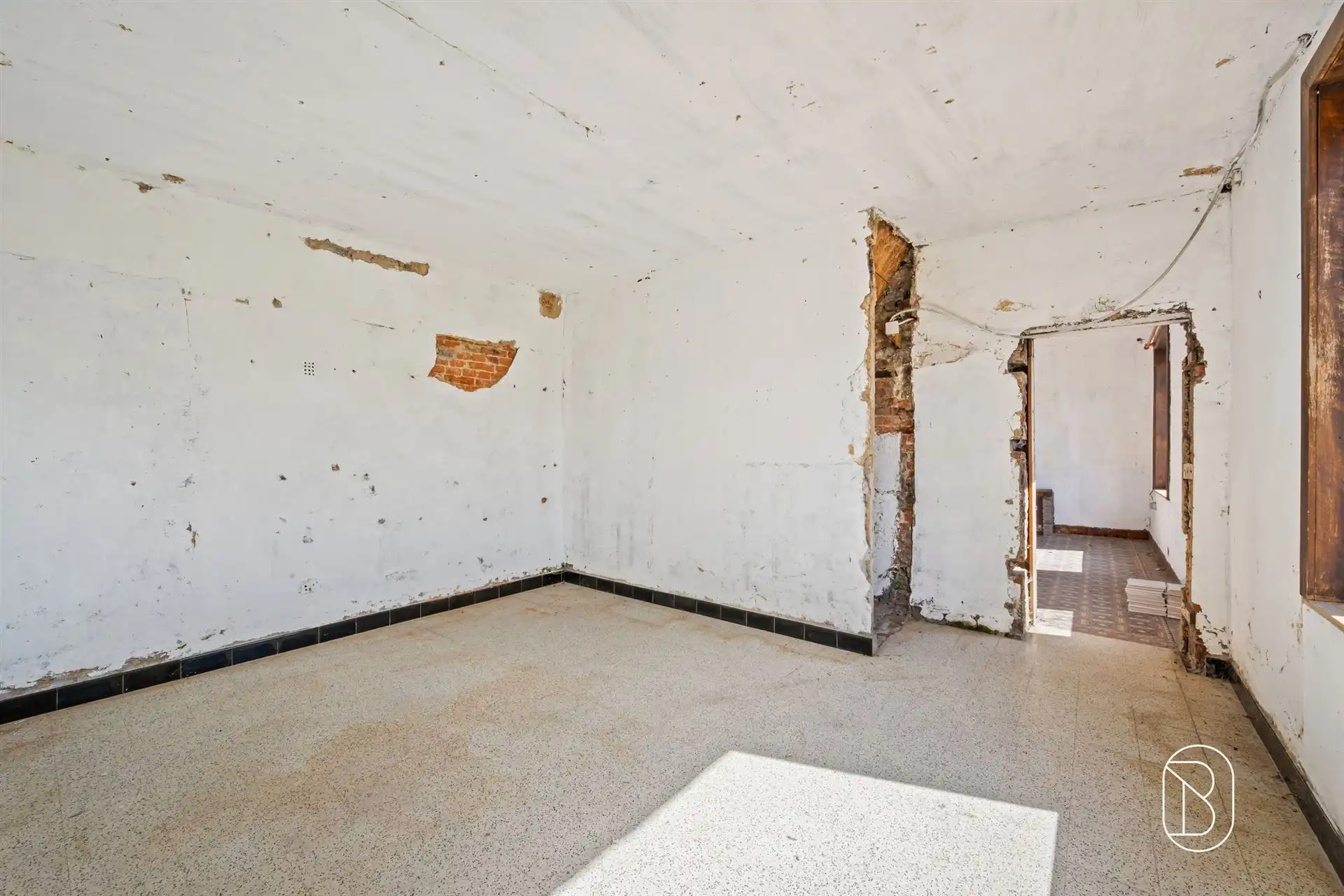 Volledig te renoveren woning, veel potentieel! foto 10