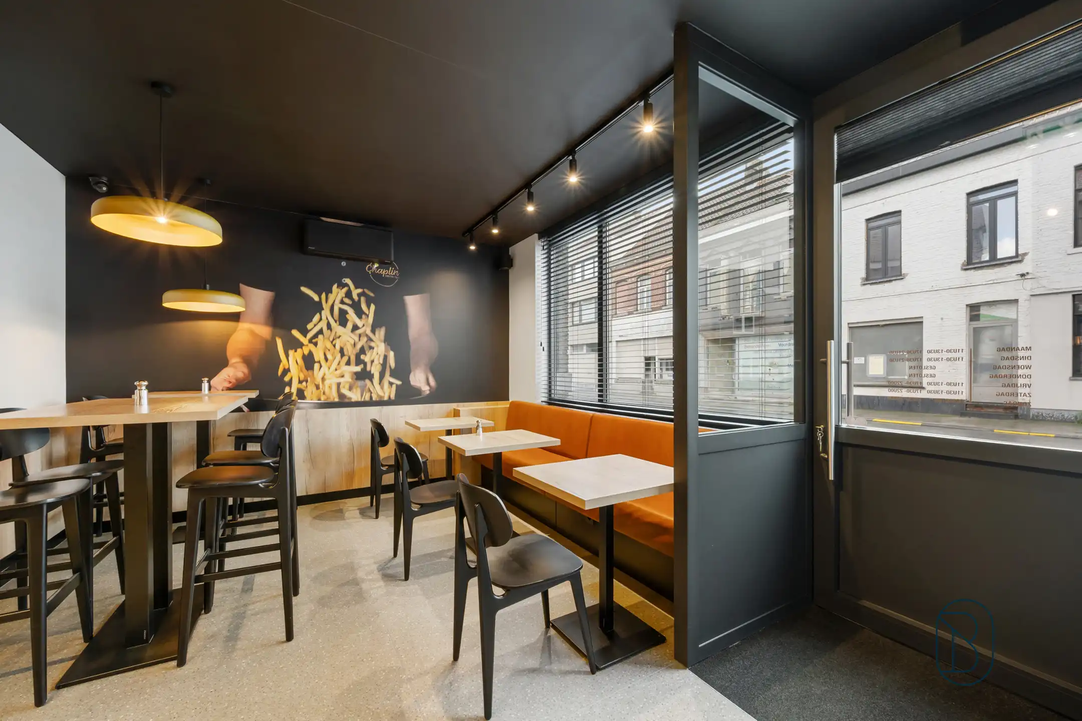 Topgelegen frituur en instapklaar duplex appartement foto 3