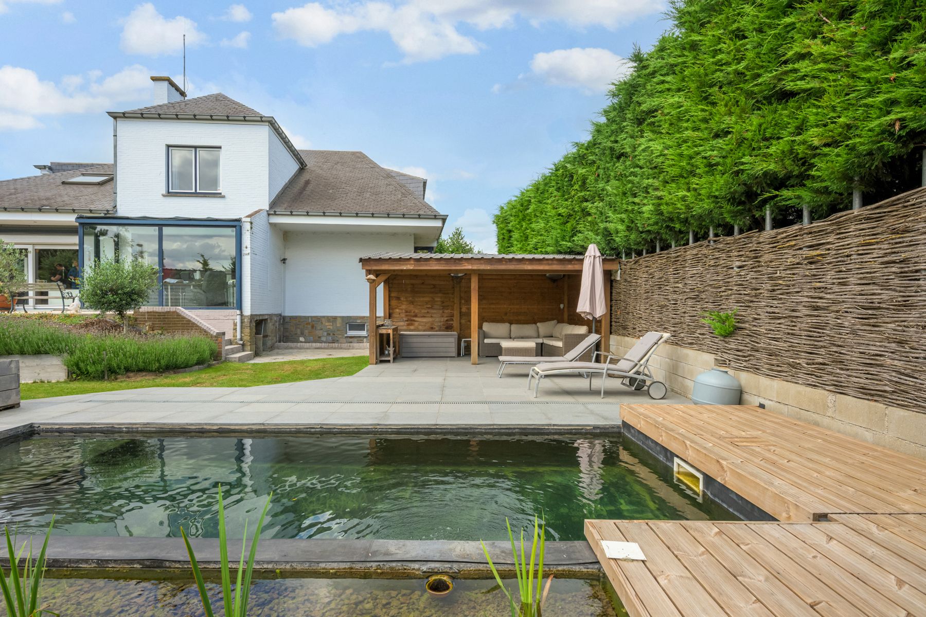 Statige villa: 6 slpk’s met tuin & praktische loods ! foto 2