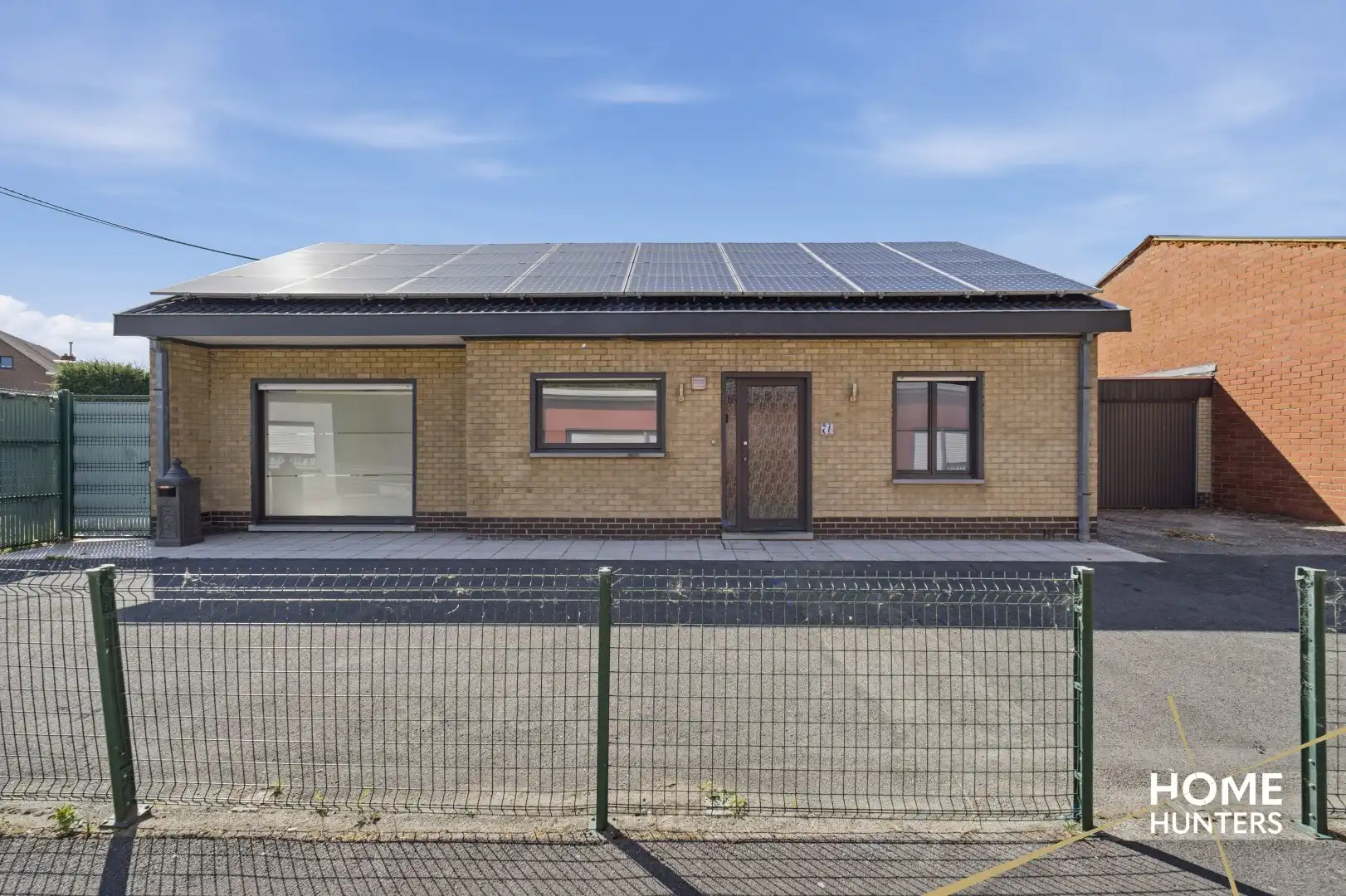 Te renoveren woning met ruime garage en tuin op centrale ligging te Zwevegem foto 8