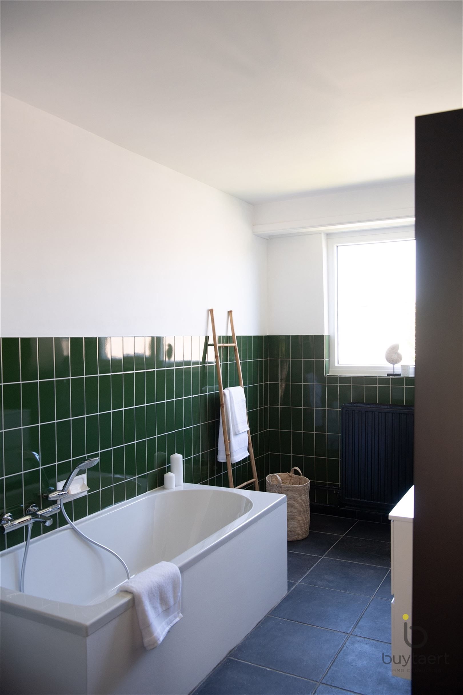 Instapklare éénsgezinswoning met drie slpks en tuin! foto 29