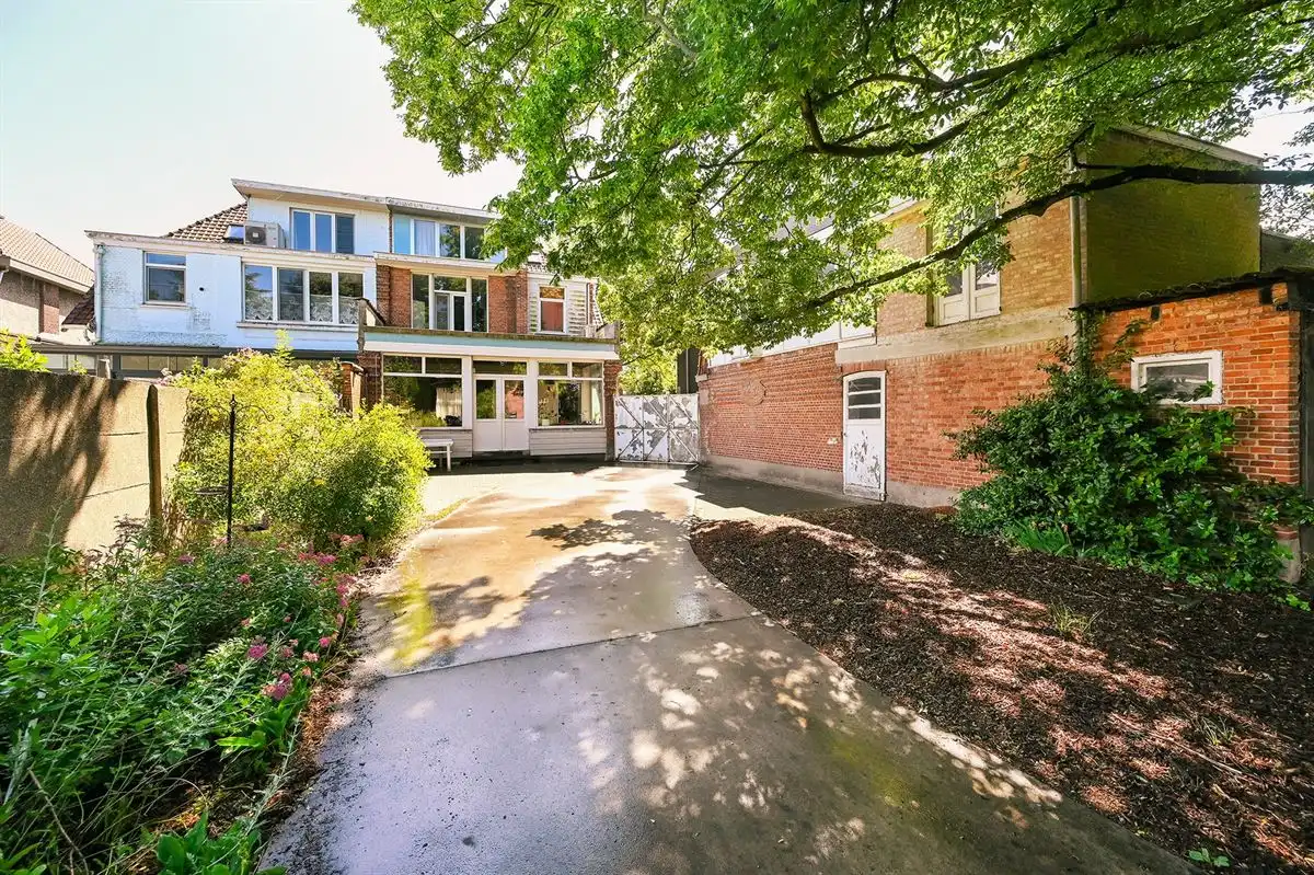 Te renoveren woning en magazijnen op 3100m² foto 4
