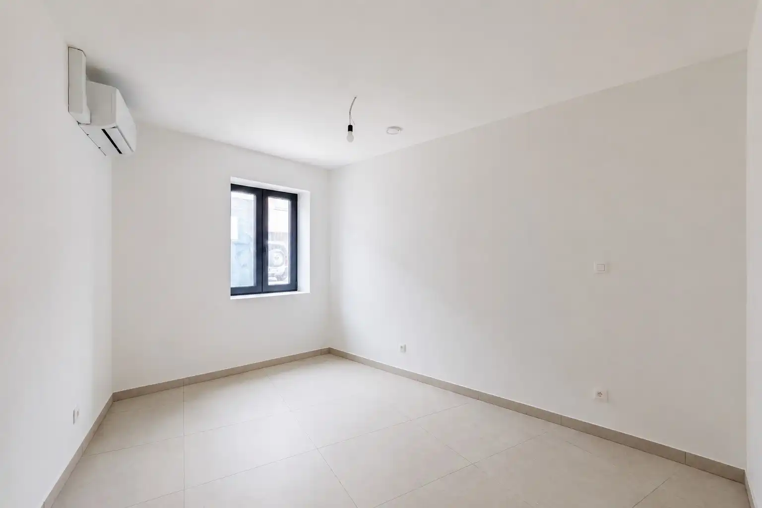 Ingrijpende energetische renovatie: gelijkvloers appartement met een zonnig terras aan 2% foto 7