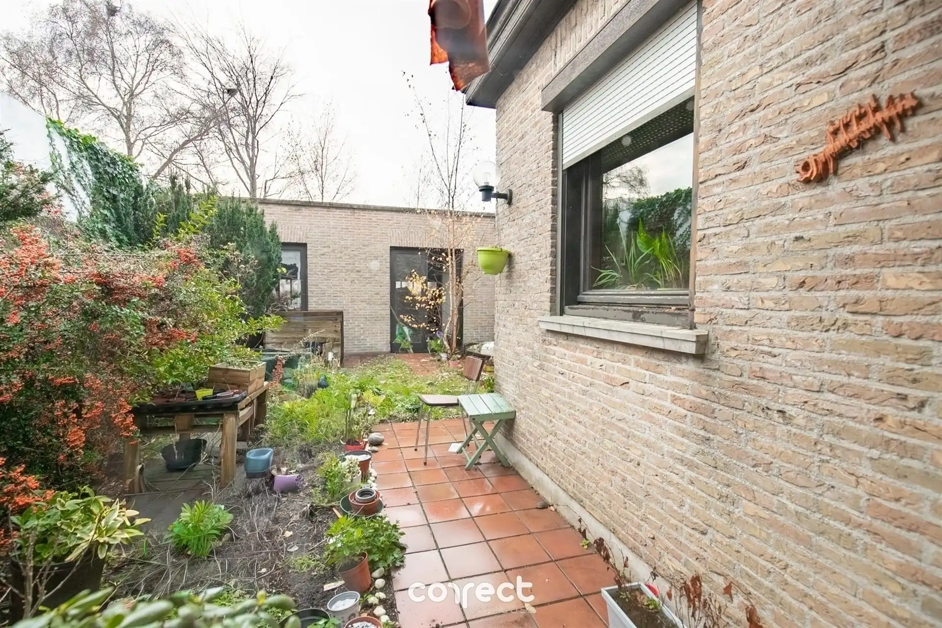 Centraal gelegen burgerwoning met garage, groot bijgebouw en ruime tuin. foto 15