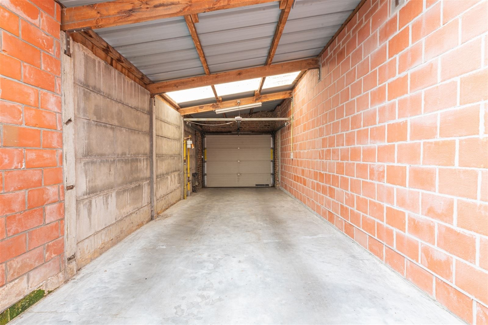 Instapklare woning met handelsruimte te Brakel! foto 15