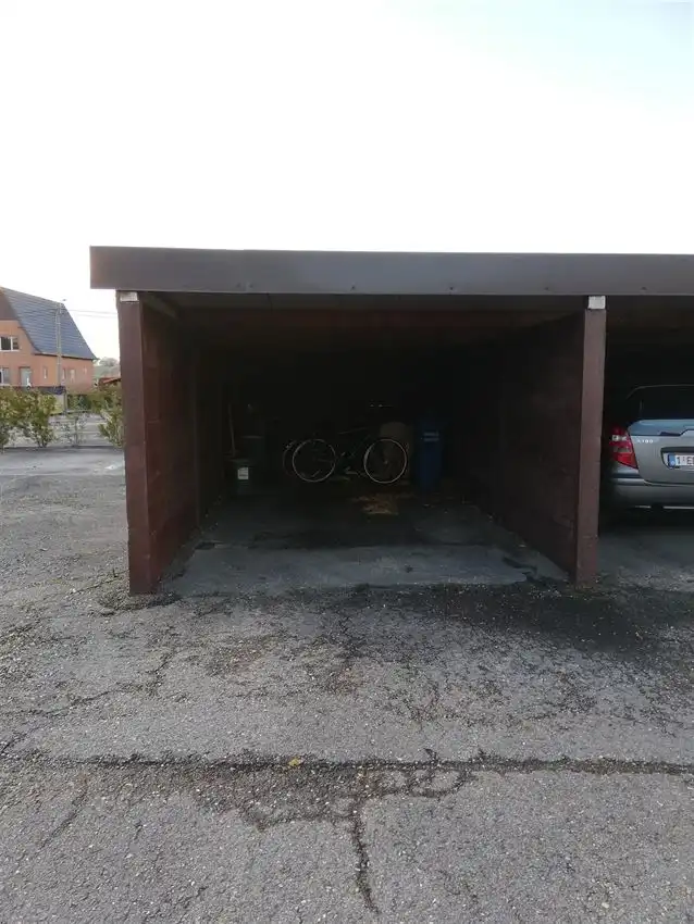 Verzorgd gelijkvloers app. met 2 slpk., terras en garage foto 19