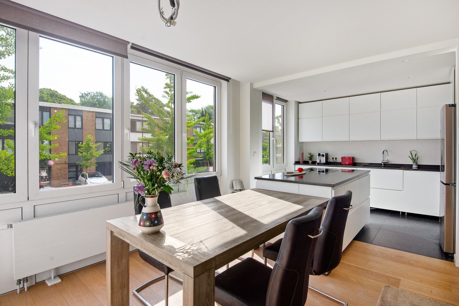 Ruime kangroewoning met 6 slaapkamers en 3 badkamers nabij het Steytelickpark te Wilrijk. foto 13