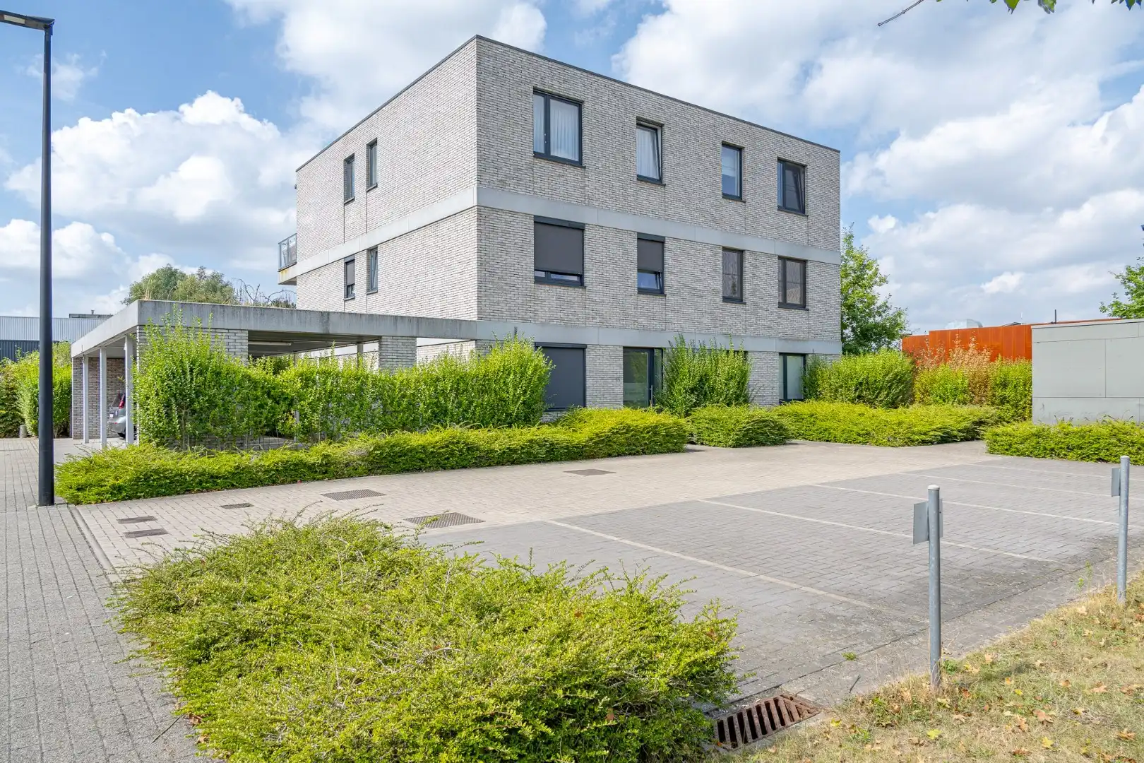 Recent, instapklaar appartement met 2 slaapkamers, terras en overdekte staanplaats in Lauwe foto 13