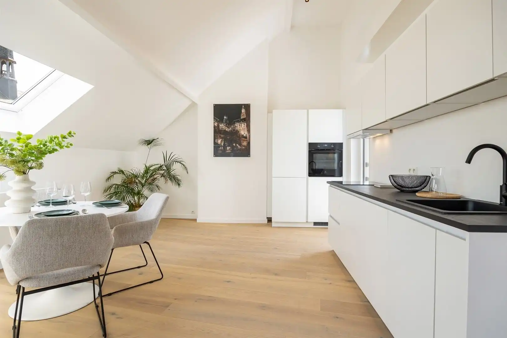 Charmant gerenoveerd appartement met veel lichtinval foto 12