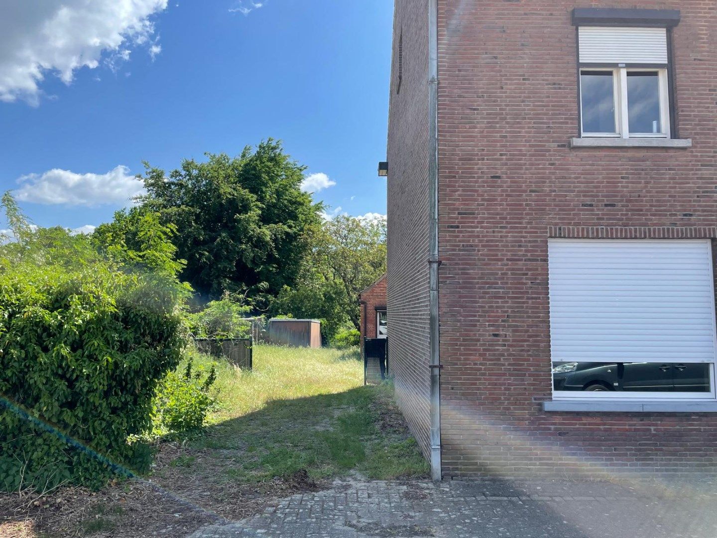 Appartementsgebouw met aanpalende schuur foto 2