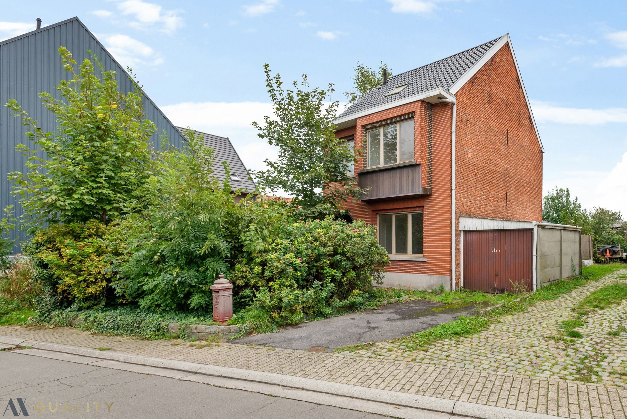 Hoofdfoto van de publicatie: Half-open woning met 2 slaapkamers en uitbreidingsmogelijkheden op de zolder op een terrein van 02 are 20 ca. 