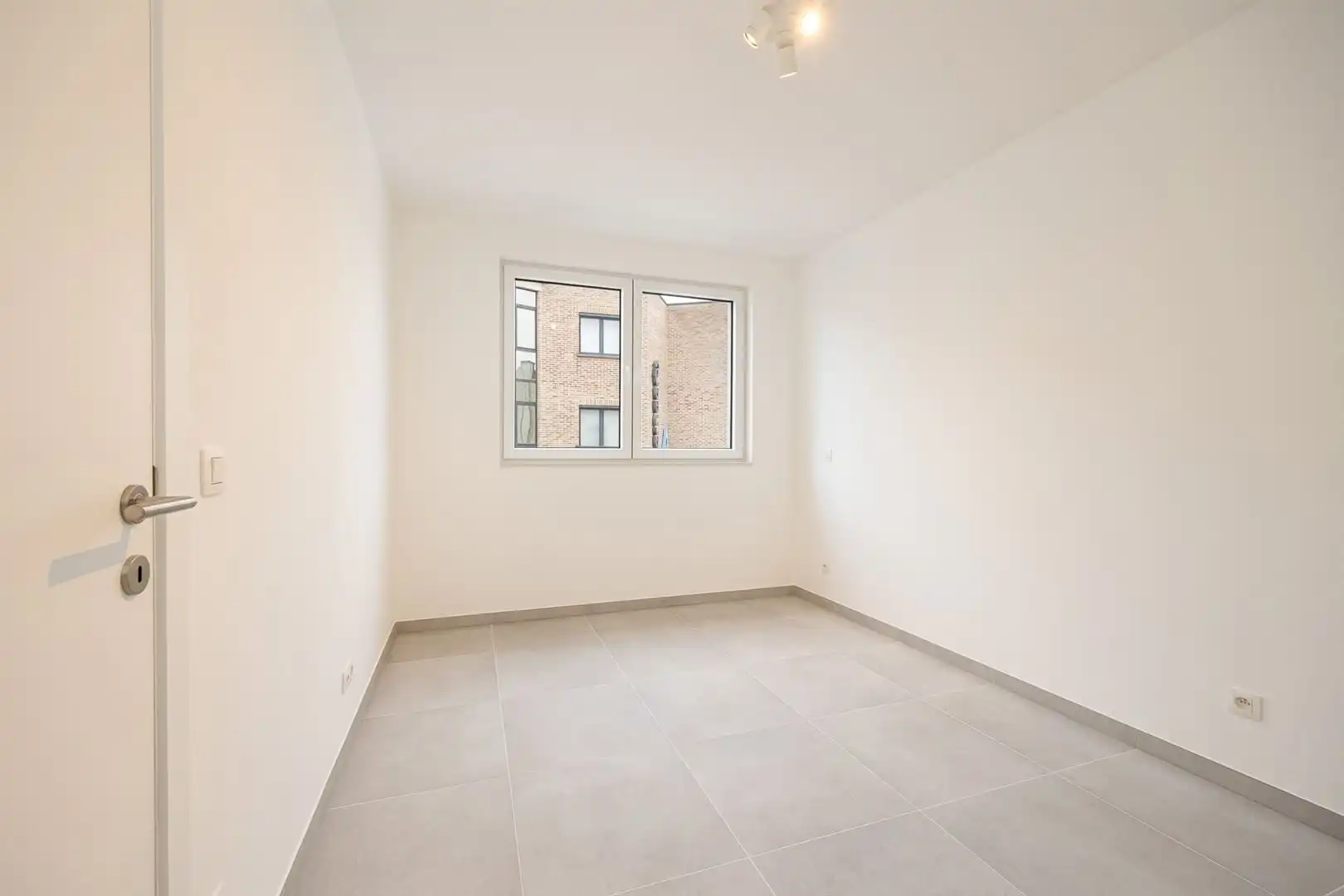 Modern nieuwbouwappartement met 2 slaapkamers, terras & overdekte autostaanplaats foto 10