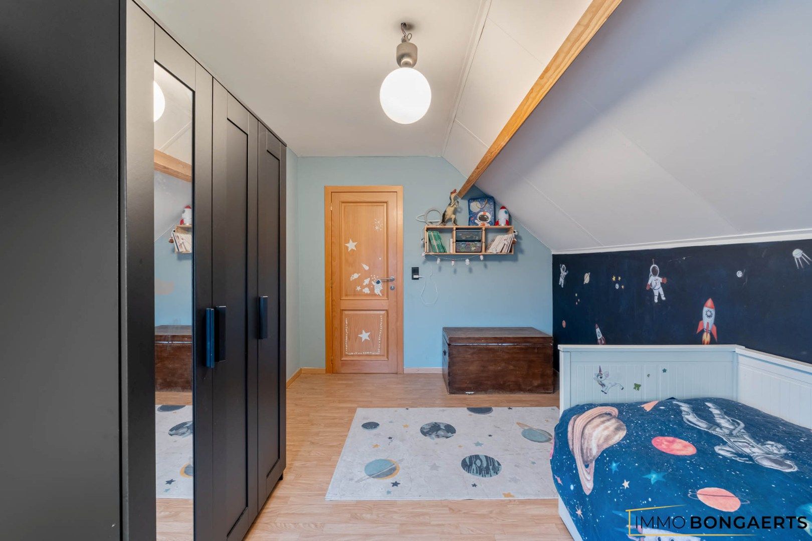 Ruime woning met 5 slaapkamers foto 15