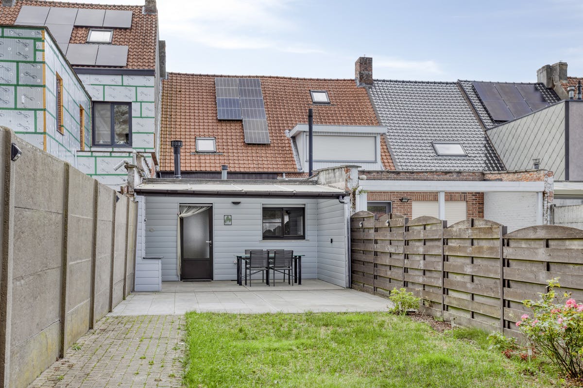 huis te koop in centrum Turnhout met wegenis achteraan  foto 24