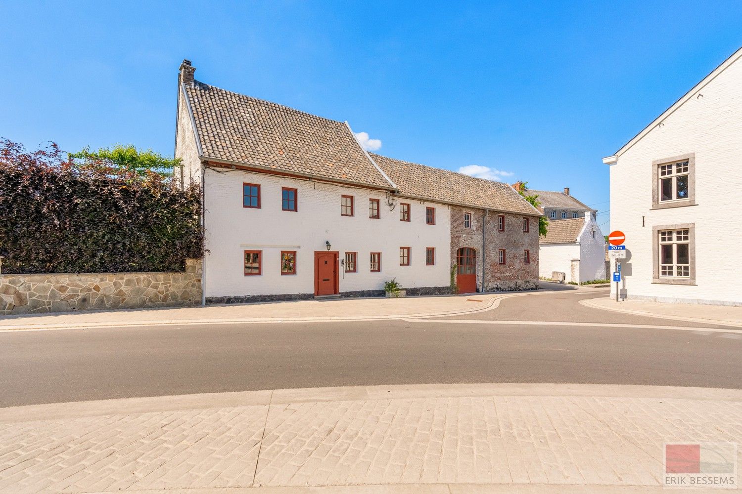 Hoofdfoto van de publicatie: Prachtige authentieke halfvrijstaande woning uit 1800, gelegen op een perceel van 325 m² in het idyllische Teuven.