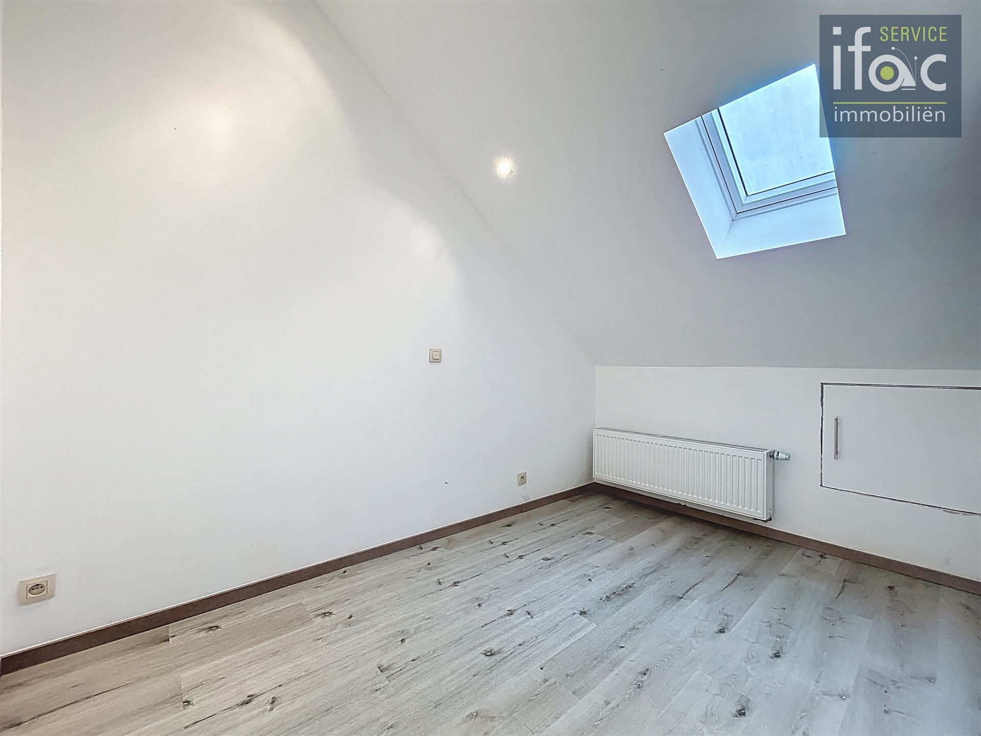 Aangename volledig gerenoveerde 1-slaapkamer duplex + bureau foto 9