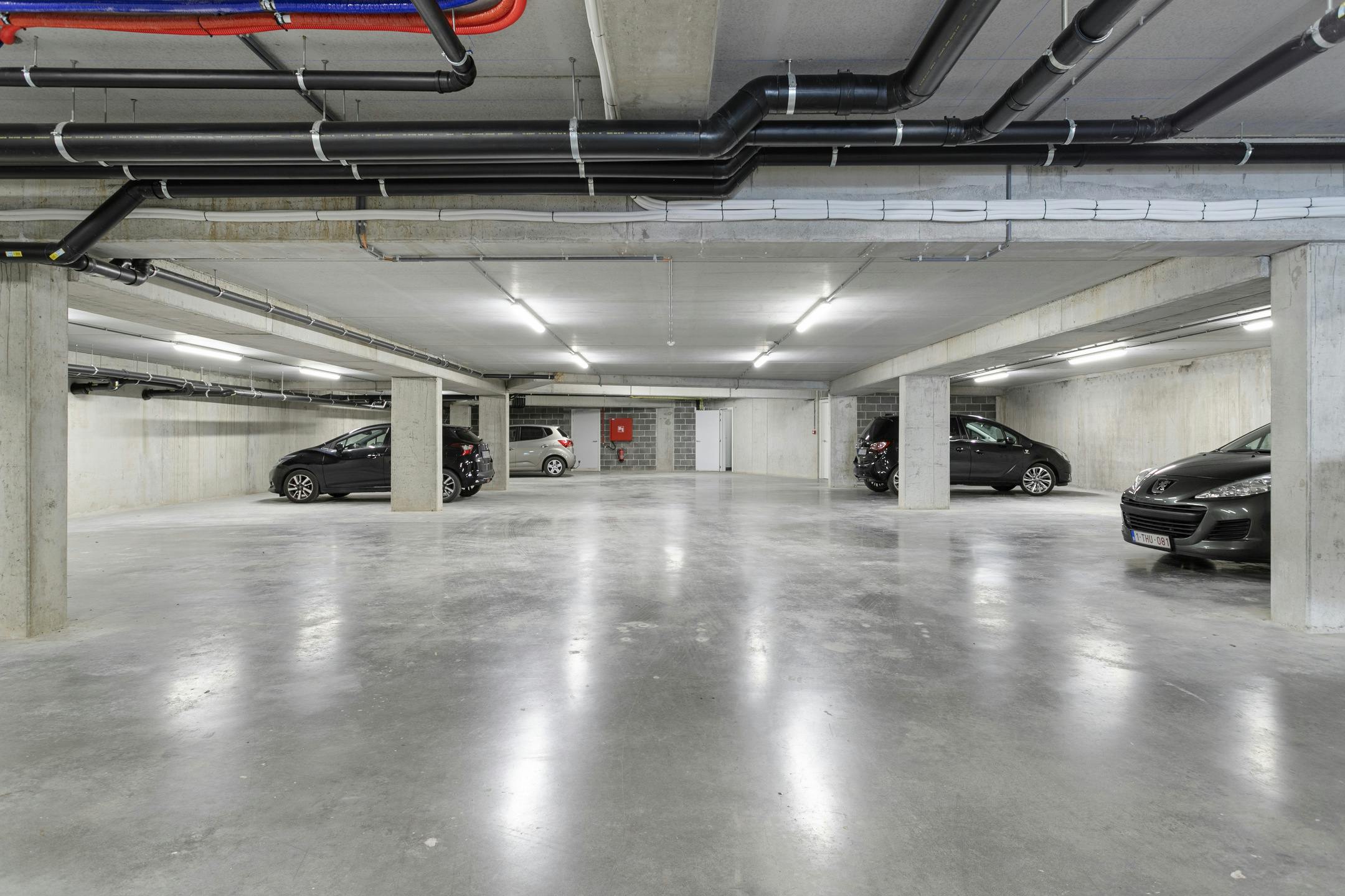 Lichtrijk 2-slpk appartement met riant terras te koop in Roeselare foto 11