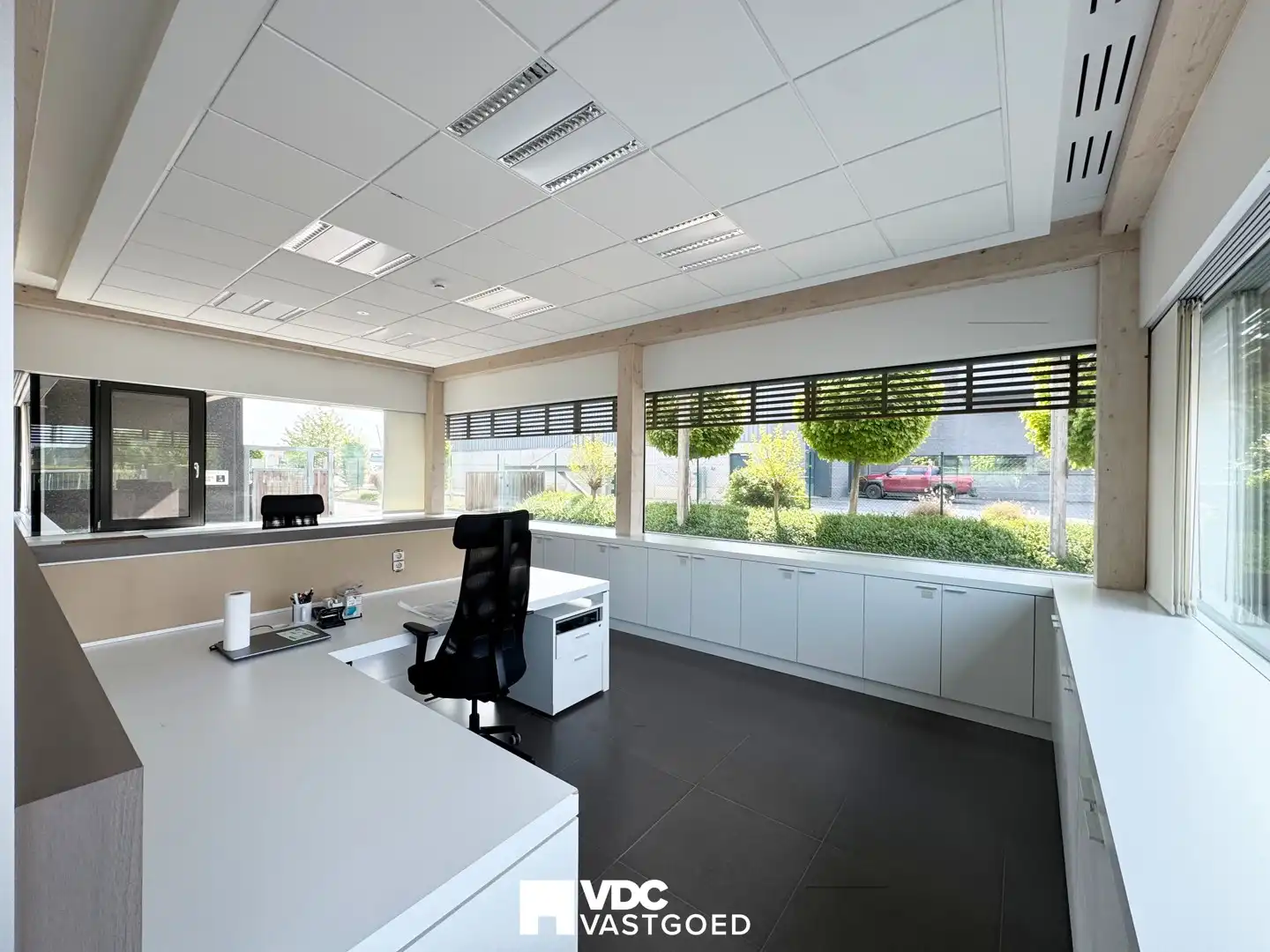 Representatief bedrijfscomplex met kantoren, dubbele industriehal, vergaderfaciliteiten, woongelegenheid en zonnepanelen foto 15
