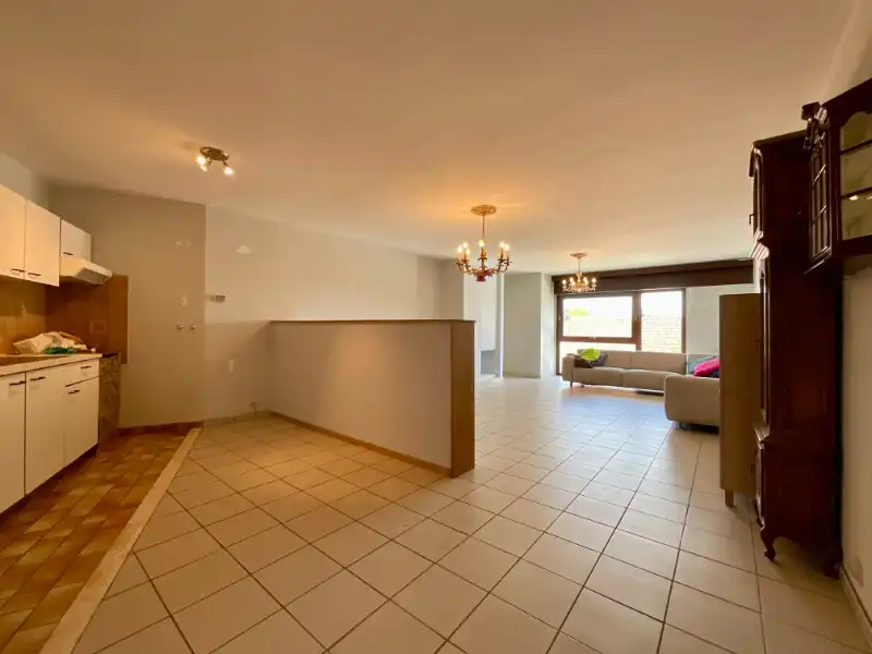 Ruim appartement met 2 slaapkamers en autostaanplaats foto 2